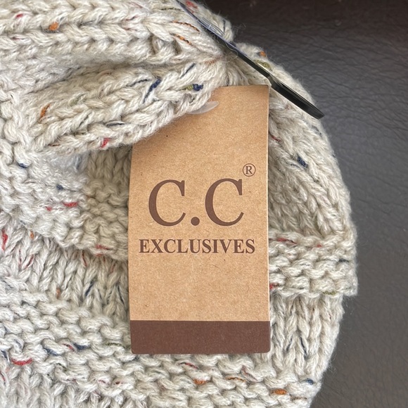 CC Exclusives Beanie - Oatmeal - NWT - Picture 3 of 4